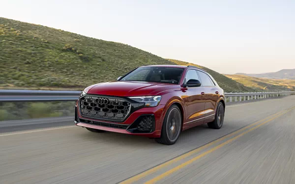 Cars wallpapers Audi SQ8 TFSI quattro (Chili Red Metallic) US-spec - 2025