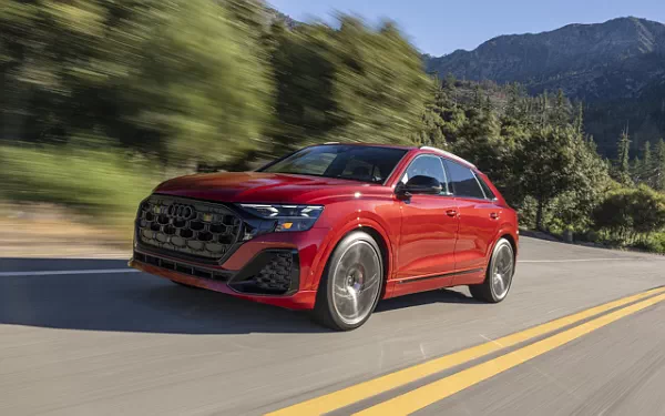 Cars wallpapers Audi SQ8 TFSI quattro (Chili Red Metallic) US-spec - 2025