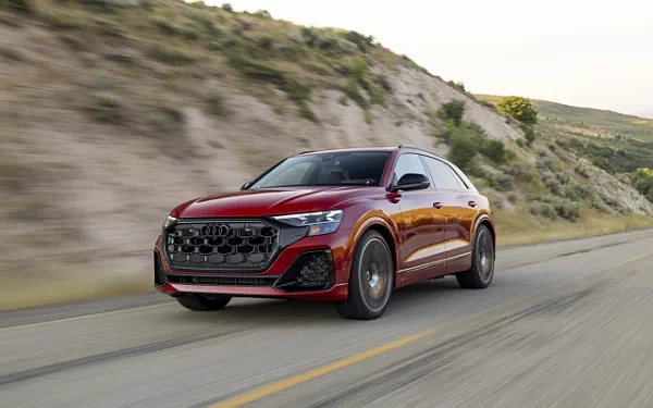 Cars wallpapers Audi SQ8 TFSI quattro (Chili Red Metallic) US-spec - 2025
