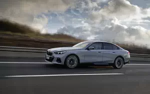 Cars wallpapers BMW i5 eDrive40 M Sport (Brooklyn Grey Metallic) - 2023