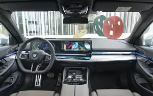 Cars wallpapers BMW i5 eDrive40 M Sport (Brooklyn Grey Metallic) - 2023