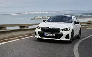 Cars wallpapers BMW i5 M60 xDrive (Alpine White Metallic) - 2023