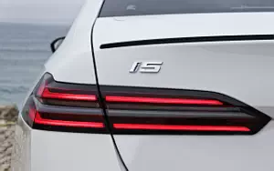 Cars wallpapers BMW i5 M60 xDrive (Alpine White Metallic) - 2023