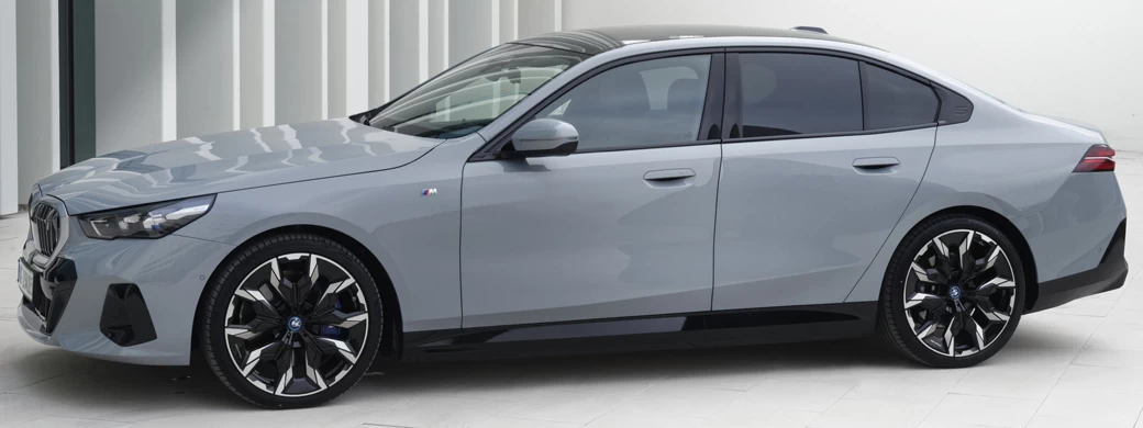 Cars desktop wallpapers BMW i5 eDrive40 M Sport (Brooklyn Grey Metallic) - 2023 - Car wallpapers
