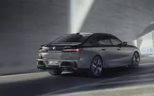 Cars wallpapers BMW M760e xDrive - 2022