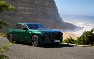 Cars wallpapers BMW i7 M70 xDrive (Aurora Diamond Green) - 2023