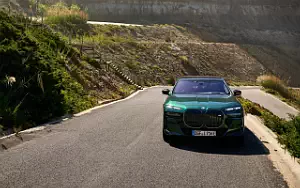 Cars wallpapers BMW i7 M70 xDrive (Aurora Diamond Green) - 2023