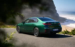 Cars wallpapers BMW i7 M70 xDrive (Aurora Diamond Green) - 2023