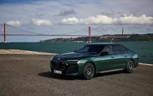 Cars wallpapers BMW i7 M70 xDrive (Aurora Diamond Green) - 2023