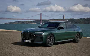 Cars wallpapers BMW i7 M70 xDrive (Aurora Diamond Green) - 2023