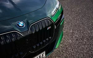Cars wallpapers BMW i7 M70 xDrive (Aurora Diamond Green) - 2023