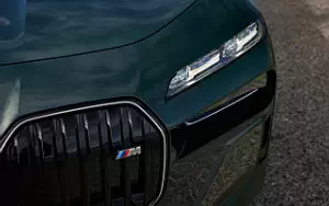 Cars wallpapers BMW i7 M70 xDrive (Aurora Diamond Green) - 2023
