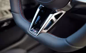 Cars wallpapers BMW i7 M70 xDrive (Aurora Diamond Green) - 2023