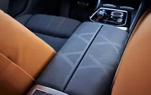 Cars wallpapers BMW i7 M70 xDrive (Aurora Diamond Green) - 2023
