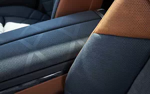 Cars wallpapers BMW i7 M70 xDrive (Aurora Diamond Green) - 2023