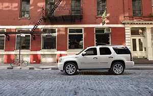 Cars wallpapers GMC Yukon Denali Hybrid - 2012