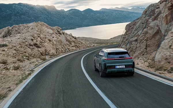 Cars wallpapers Porsche Cayenne Turbo Electric - 2026