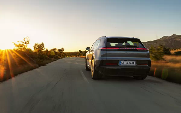 Cars wallpapers Porsche Cayenne Electric - 2026