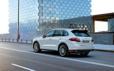 Cars wallpapers Porsche Cayenne S Hybrid - 2010