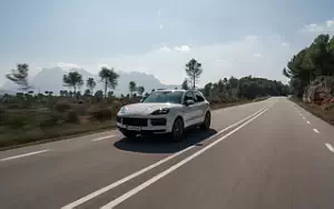 Cars wallpapers Porsche Cayenne S E-Hybrid (Carrara White Metallic) - 2023