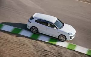 Cars wallpapers Porsche Cayenne Turbo E-Hybrid (Carrara White Metallic) - 2023