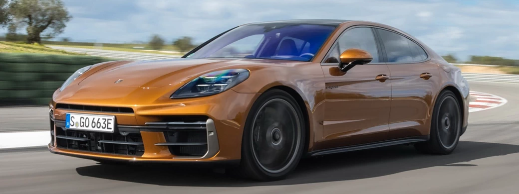 Cars wallpapers Porsche Panamera Turbo E-Hybrid (Madeira Gold Metallic) - 2024 - Car wallpapers