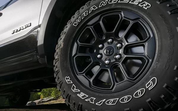 Cars wallpapers Ram 1500 Rebel (Billet Silver Metallic/Diamond Black) - 2024