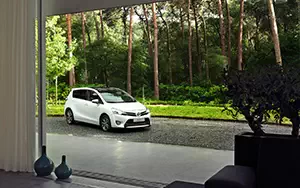 Cars wallpapers Toyota Verso - 2013